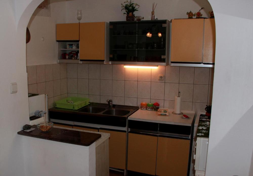 Guest house with garden - Zuvan
